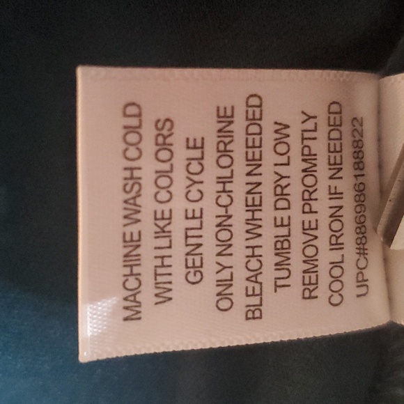 Live To Be Spoiled floral button up front size XL - Picture 7 of 7